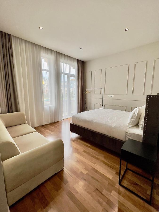 באטומי Kinotel מראה חיצוני תמונה