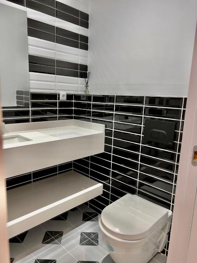 באטומי Kinotel מראה חיצוני תמונה