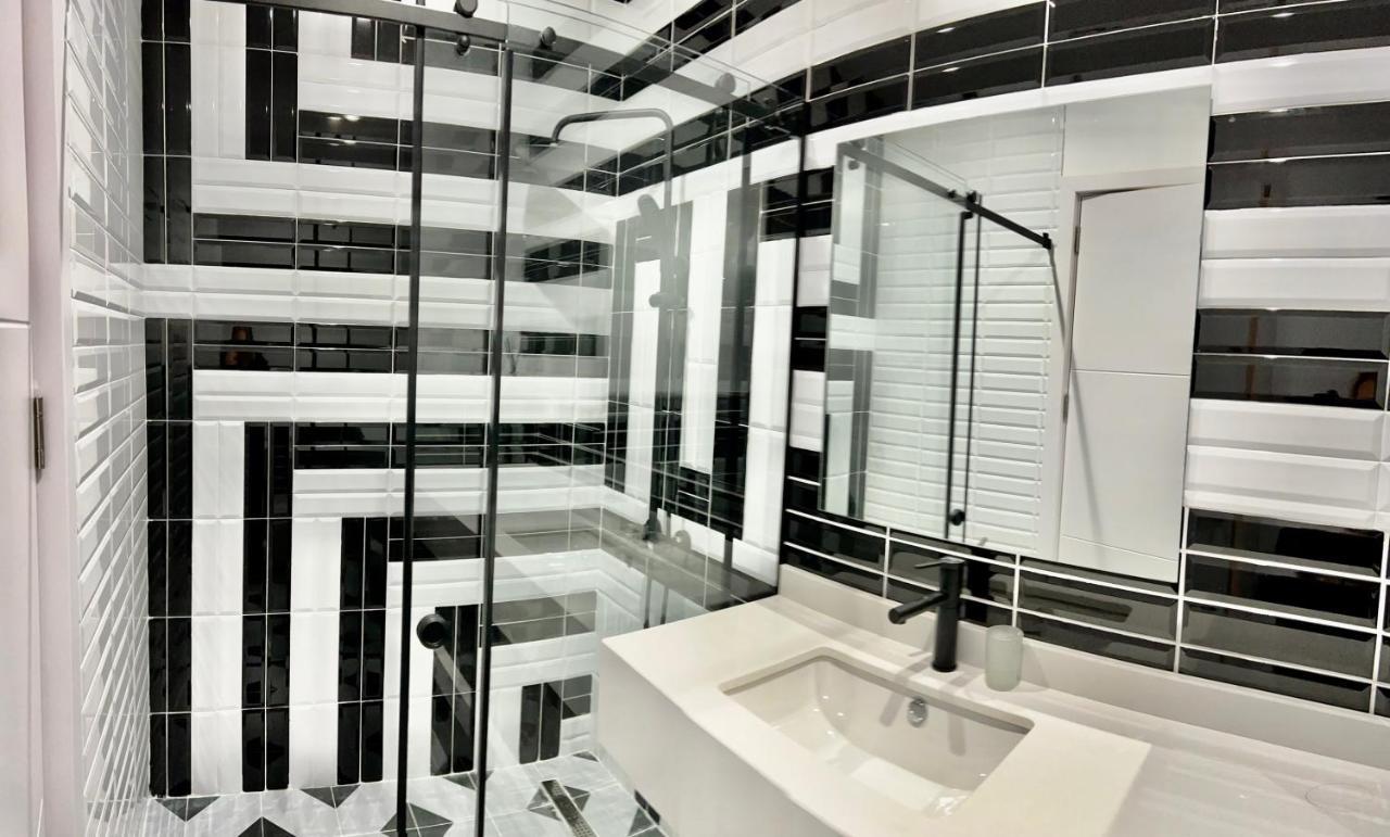 באטומי Kinotel מראה חיצוני תמונה